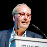 2025-11-29-0608-Stefan-Deutsch